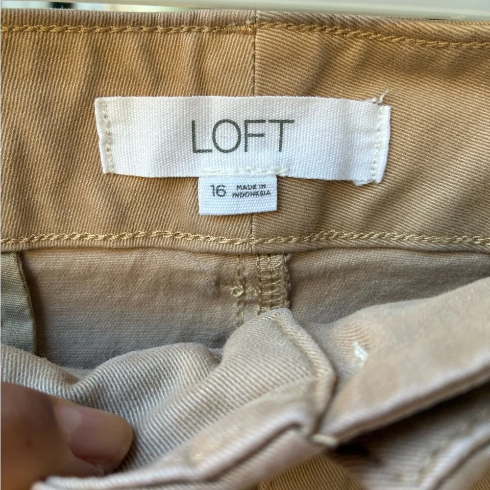 LOFT Monroe Slim Khaki Pants Size 16 Business Casual - Picture 4 of 5